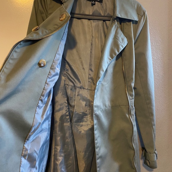 Trench coat - Picture 3 of 3